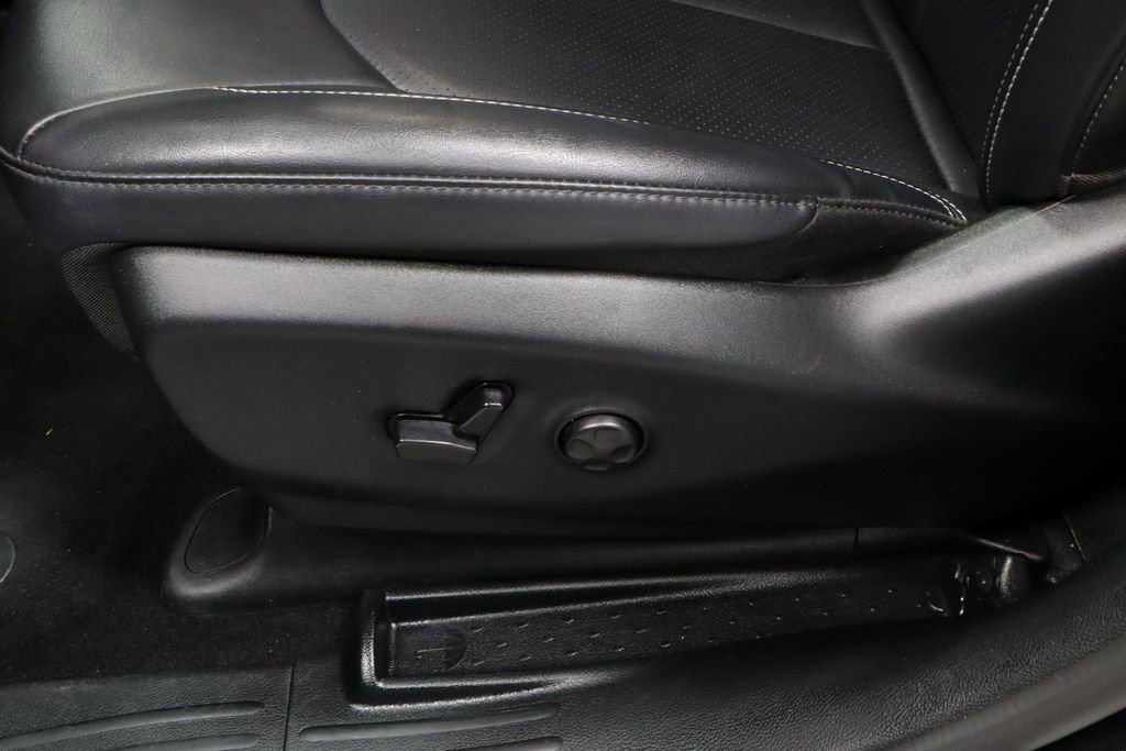 Used 2025 Chrysler Pacifica Select FWD image 25