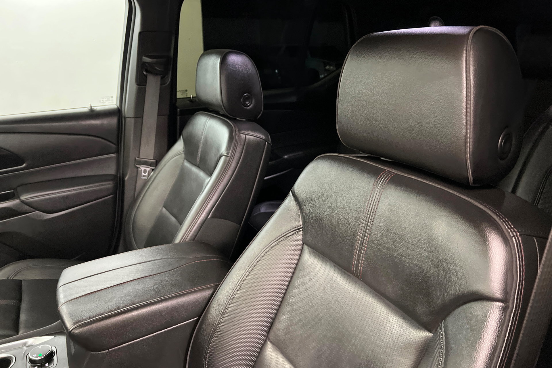 Used 2023 Chevrolet Traverse RS FWD image 18