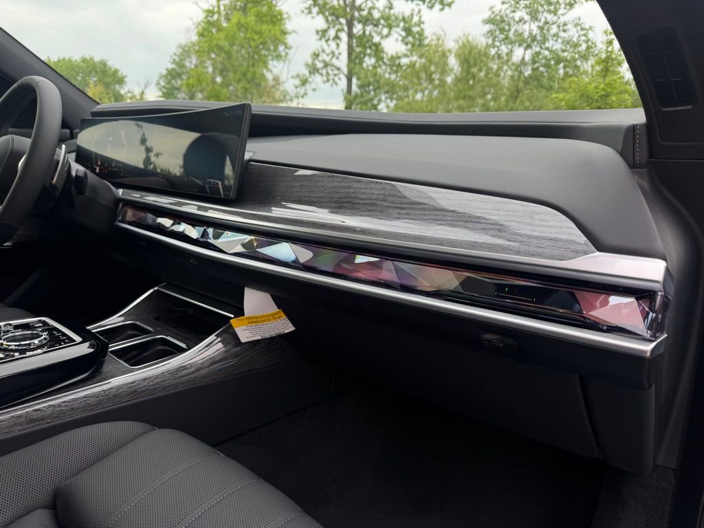 Used 2025 BMW 760i xDrive image 23