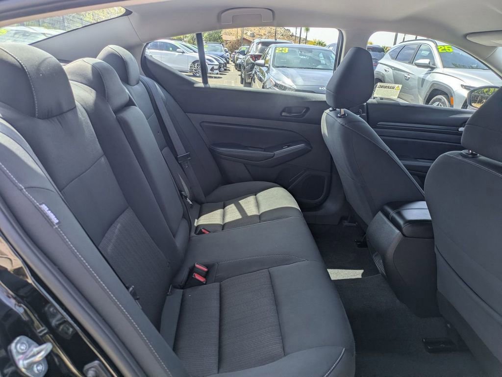 Used 2025 Nissan Altima 2.5 SV FWD image 28
