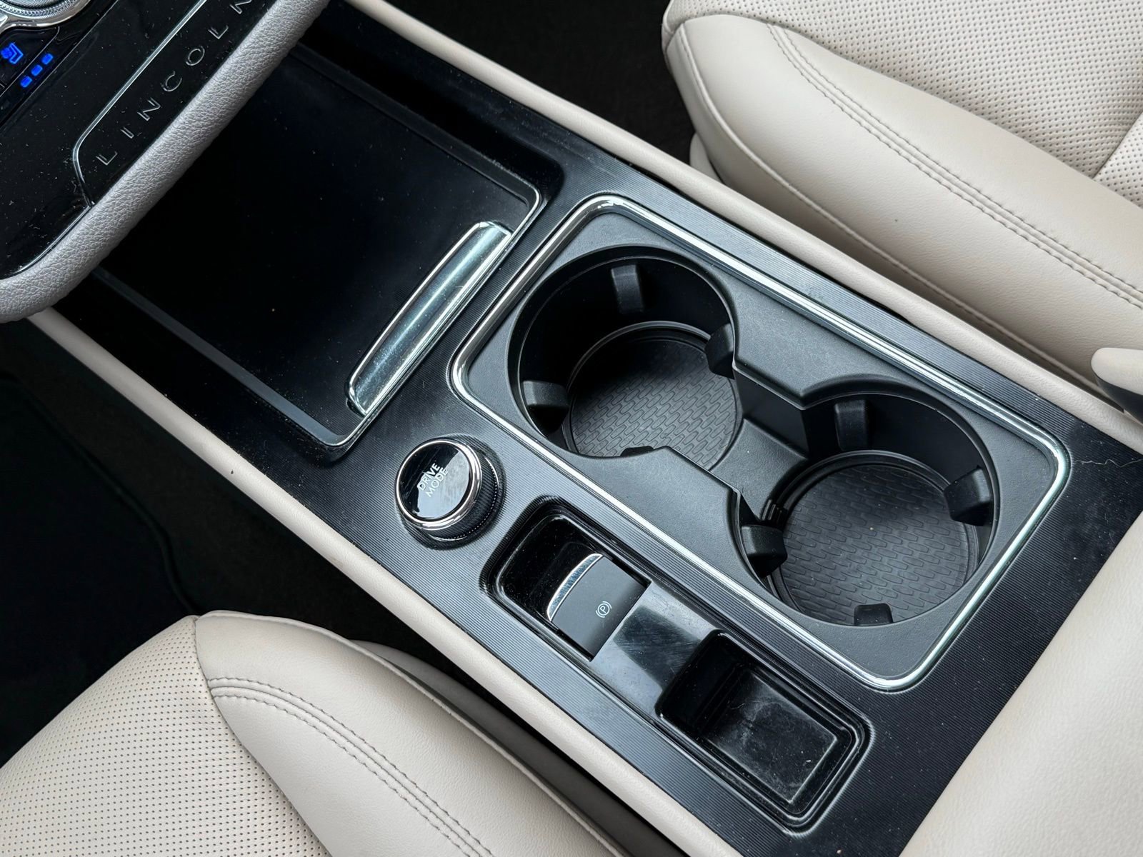 Used 2022 Lincoln Corsair Reserve w/ Equipment Group 201A image 28