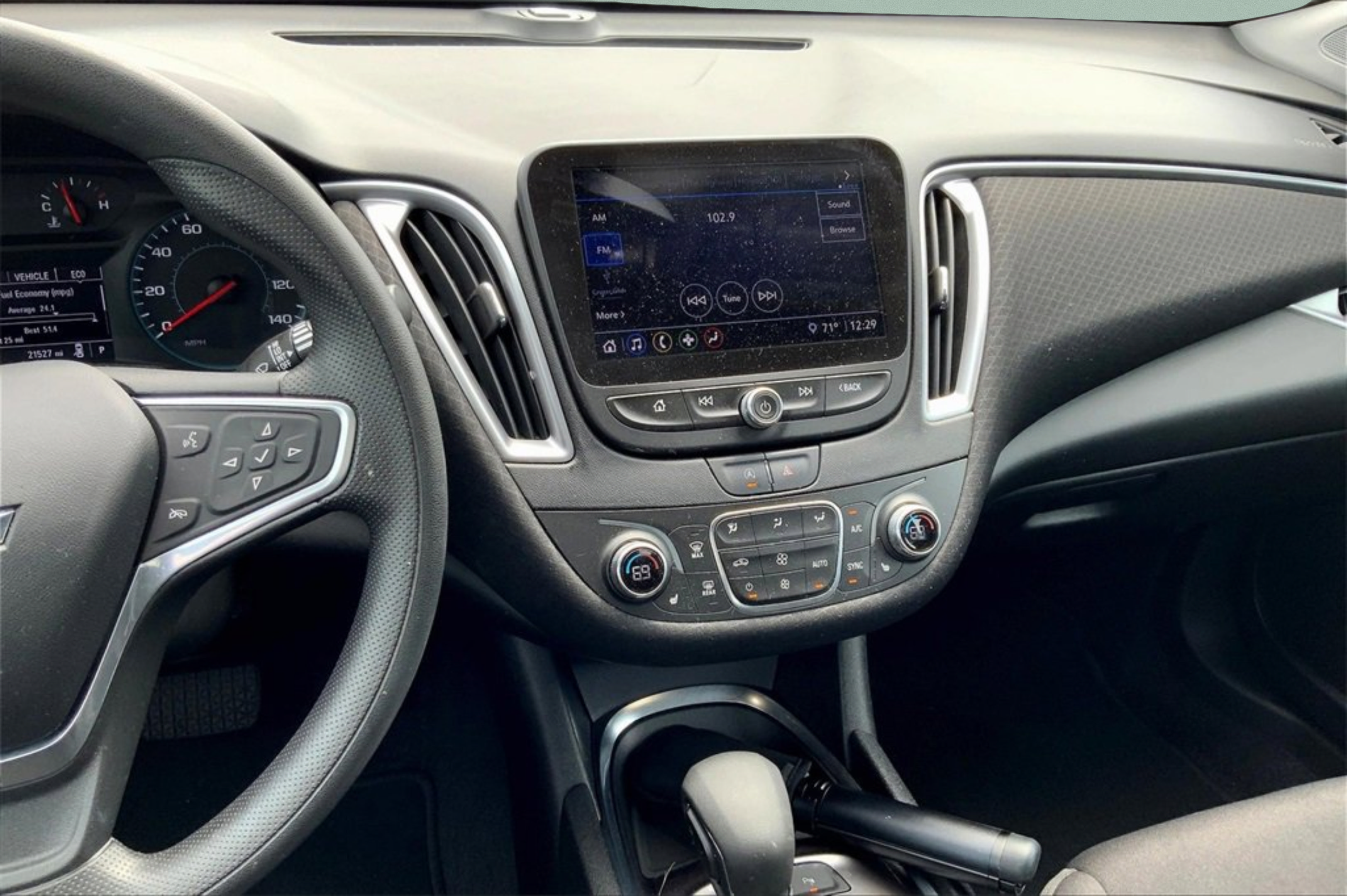Used 2022 Chevrolet Malibu LT FWD image 9