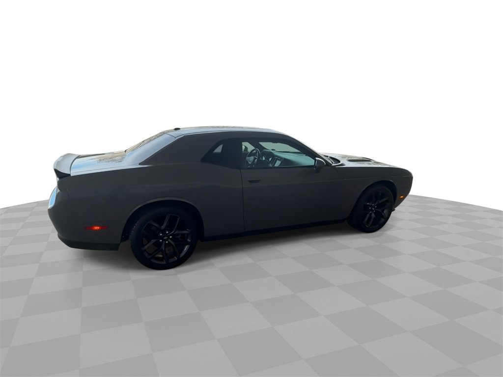 Used 2019 Dodge Challenger SXT w/ Blacktop Package image 8