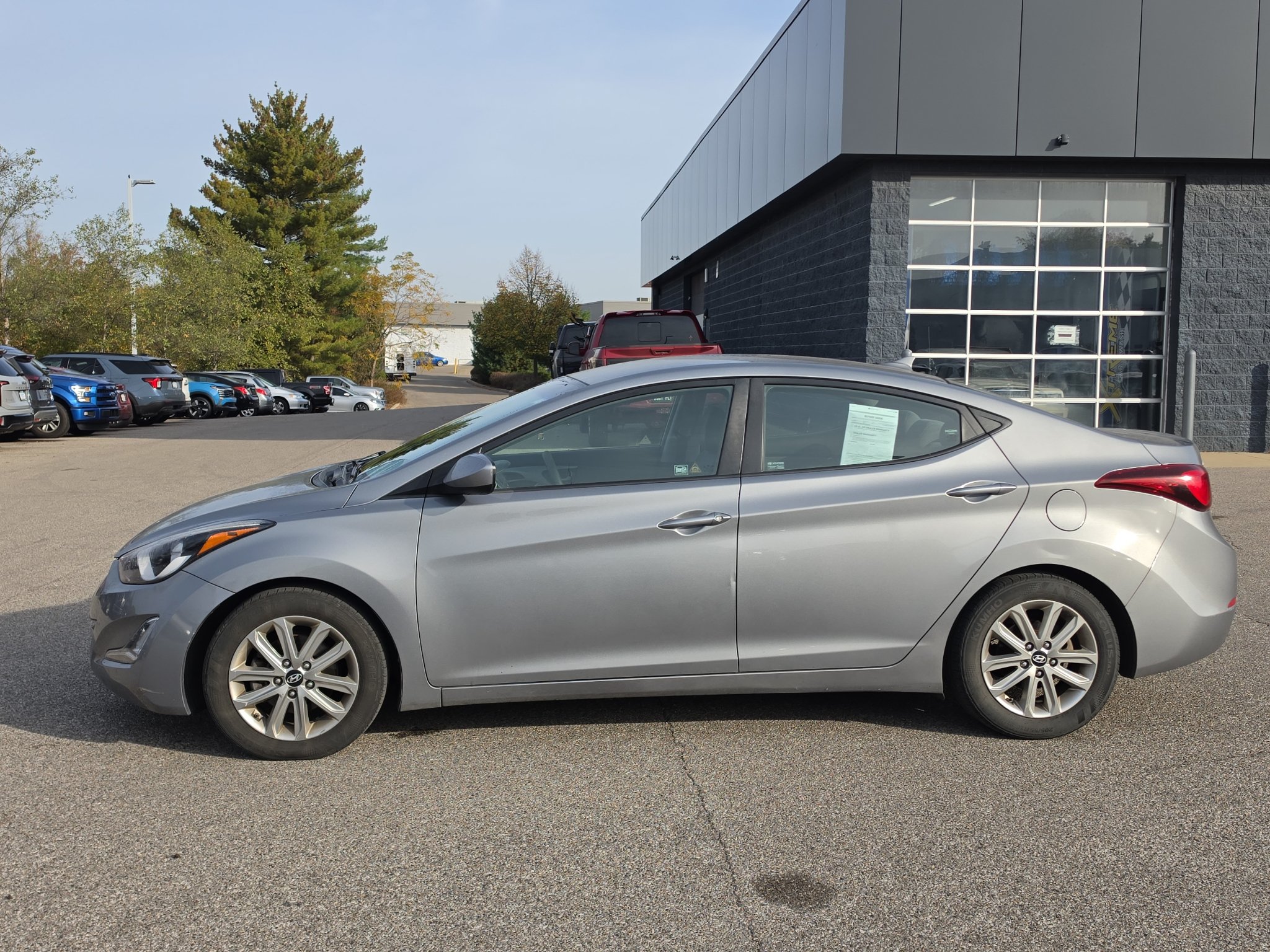 Used 2015 Hyundai Elantra SE w/ Option Group 02 FWD image 4