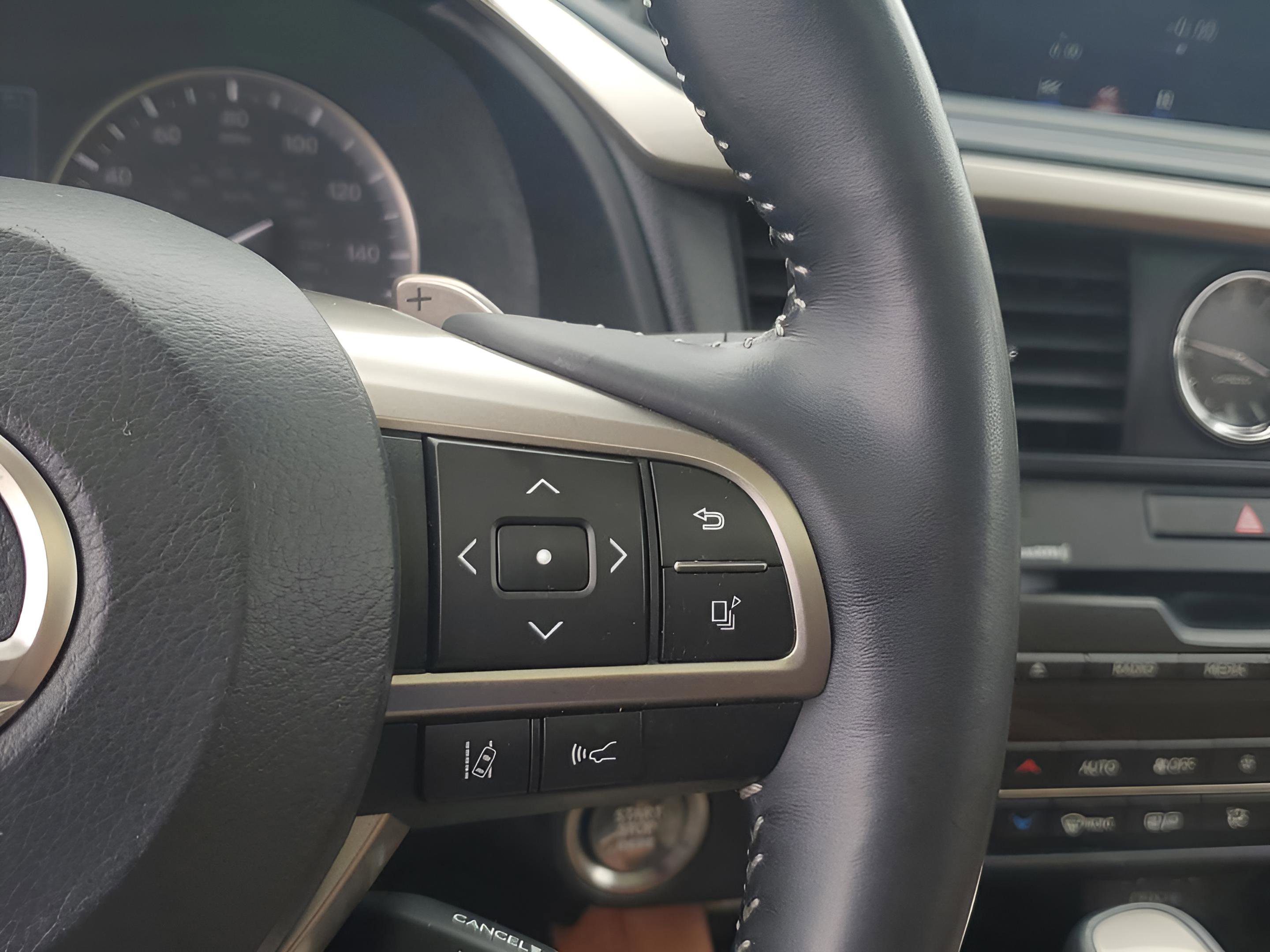 Used 2022 Lexus RX 350L Premium w/ Premium Package AWD/4WD image 23