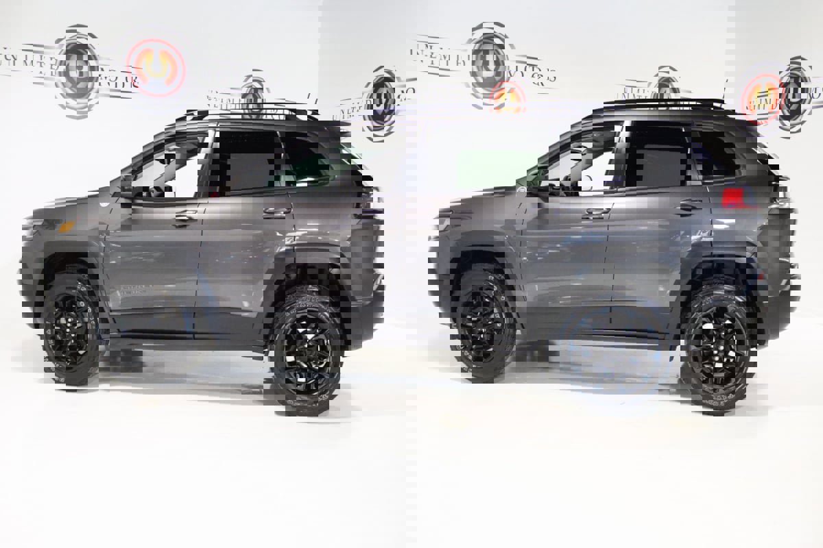 Used 2022 Jeep Cherokee Trailhawk w/ Trailer Tow Group image 30