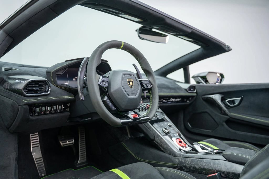 Used 2019 Lamborghini Huracan Performante AWD/4WD image 36