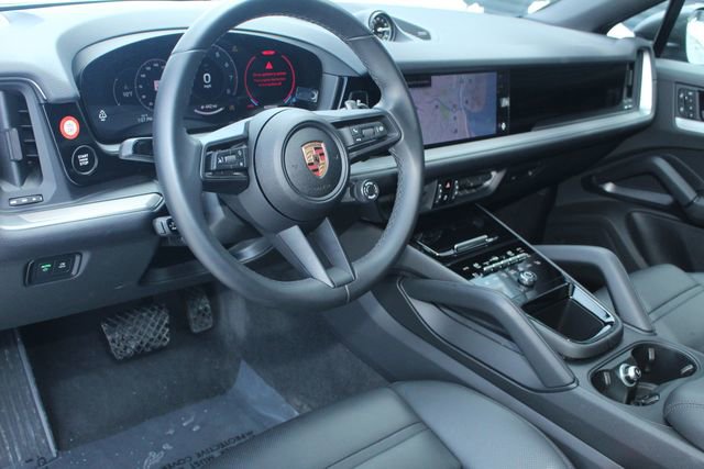 Certified 2025 Porsche Cayenne Coupe image 4