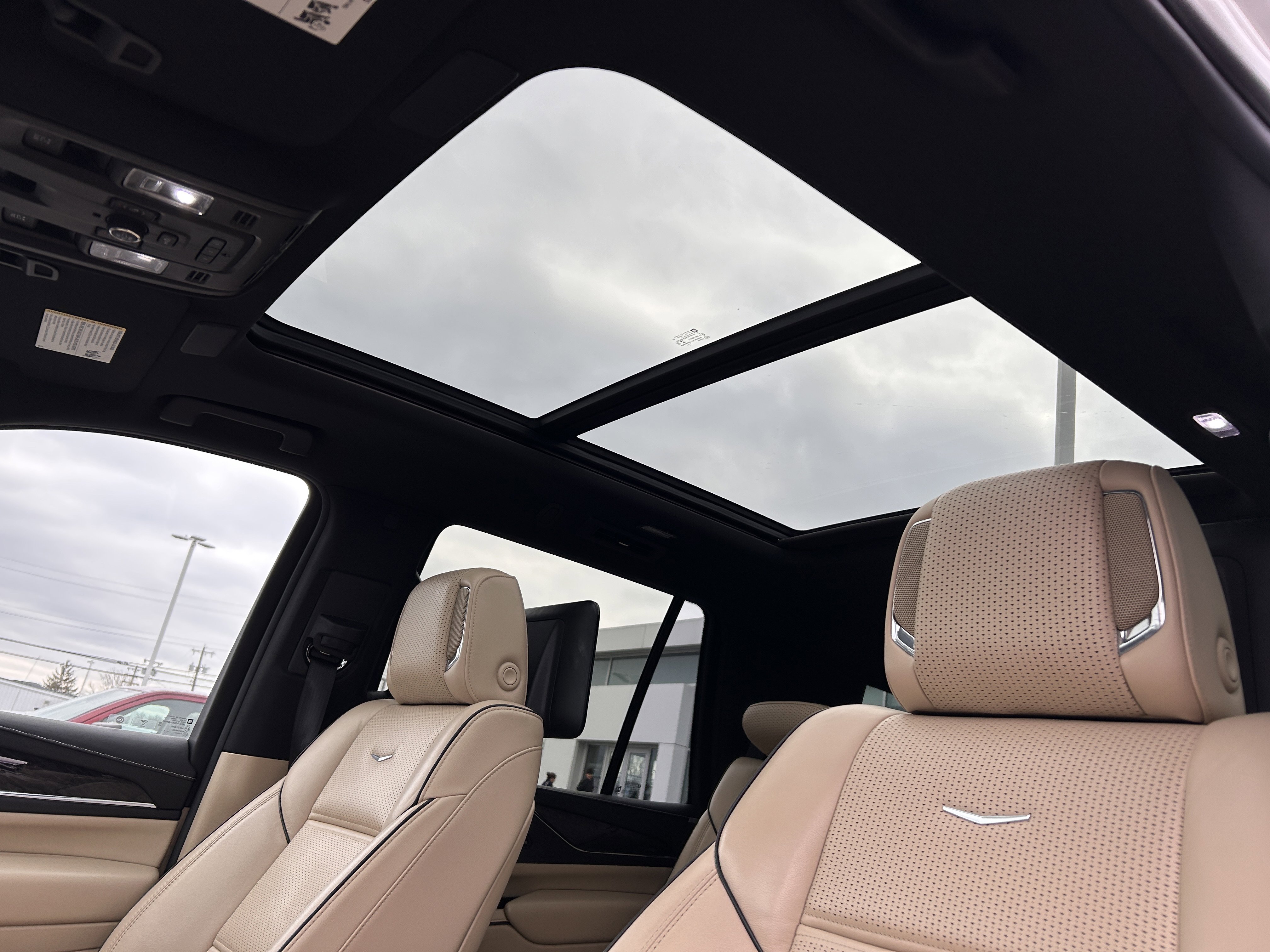 Used 2021 Cadillac Escalade Premium Luxury image 26