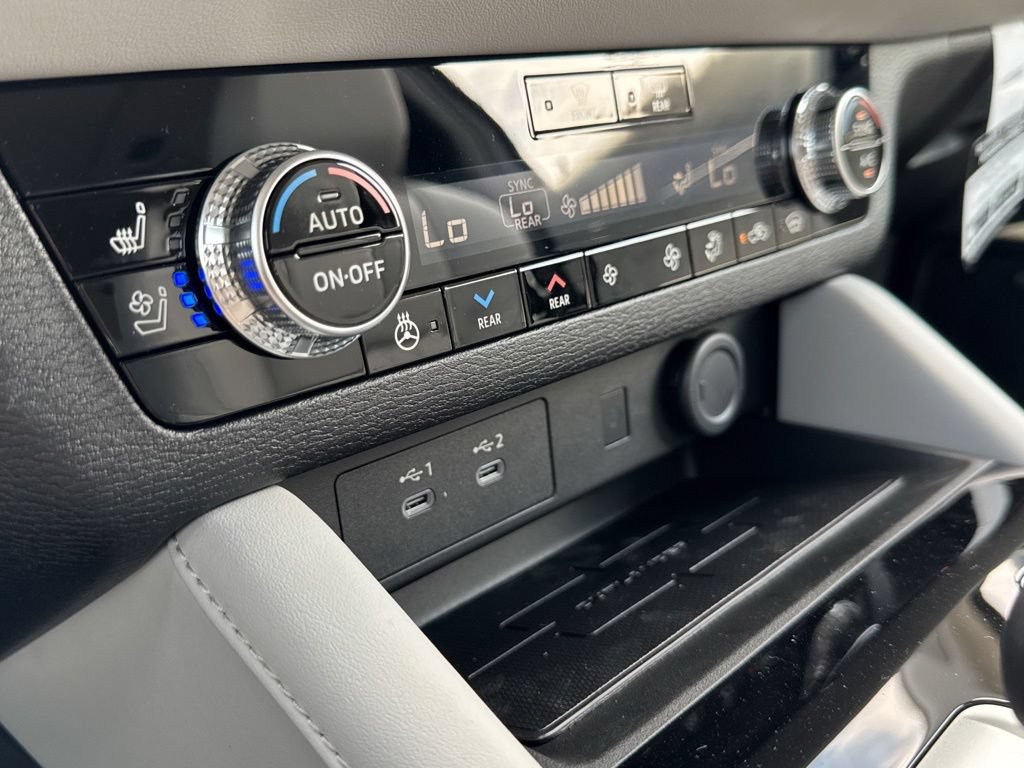 New 2026 Mitsubishi Outlander SEL AWD/4WD image 11