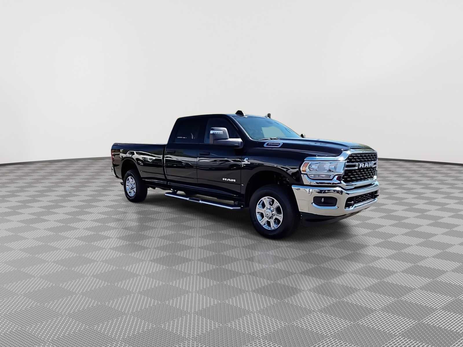 Used 2024 RAM 3500 Big Horn AWD/4WD image 2