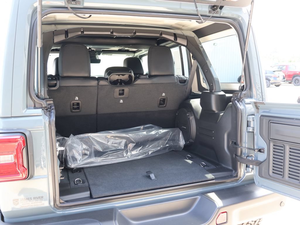 New 2026 Jeep Wrangler Unlimited Rubicon AWD/4WD image 14