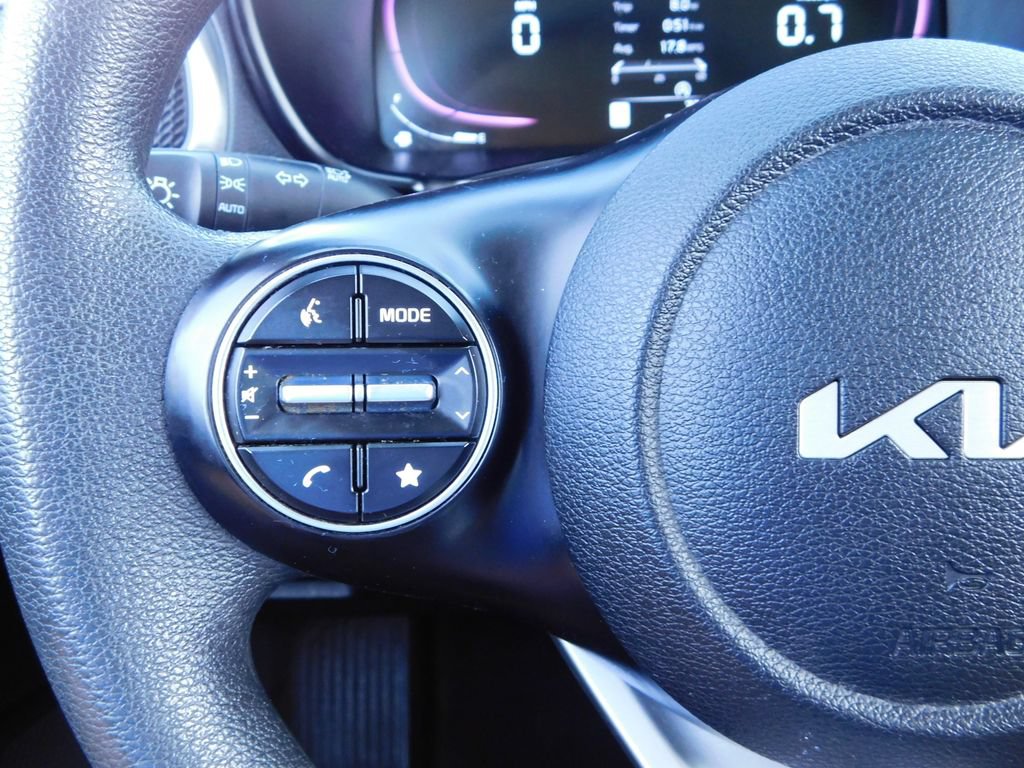 Used 2025 Kia Soul LX w/ LX Technology Package FWD image 27