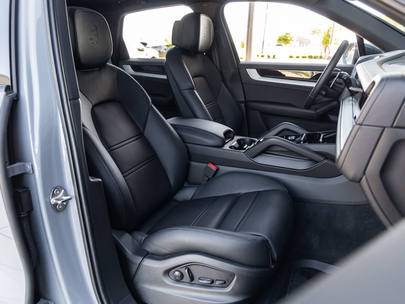 Certified 2026 Porsche Cayenne AWD/4WD image 44