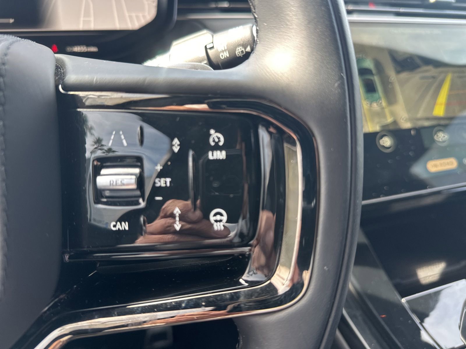 Certified 2025 Land Rover Range Rover Sport Dynamic SE AWD/4WD image 27