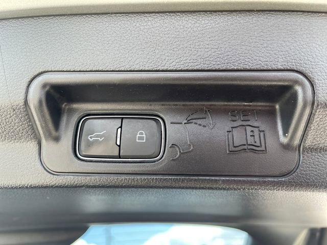 Used 2020 Ford Explorer XLT w/ Equipment Group 202A image 32