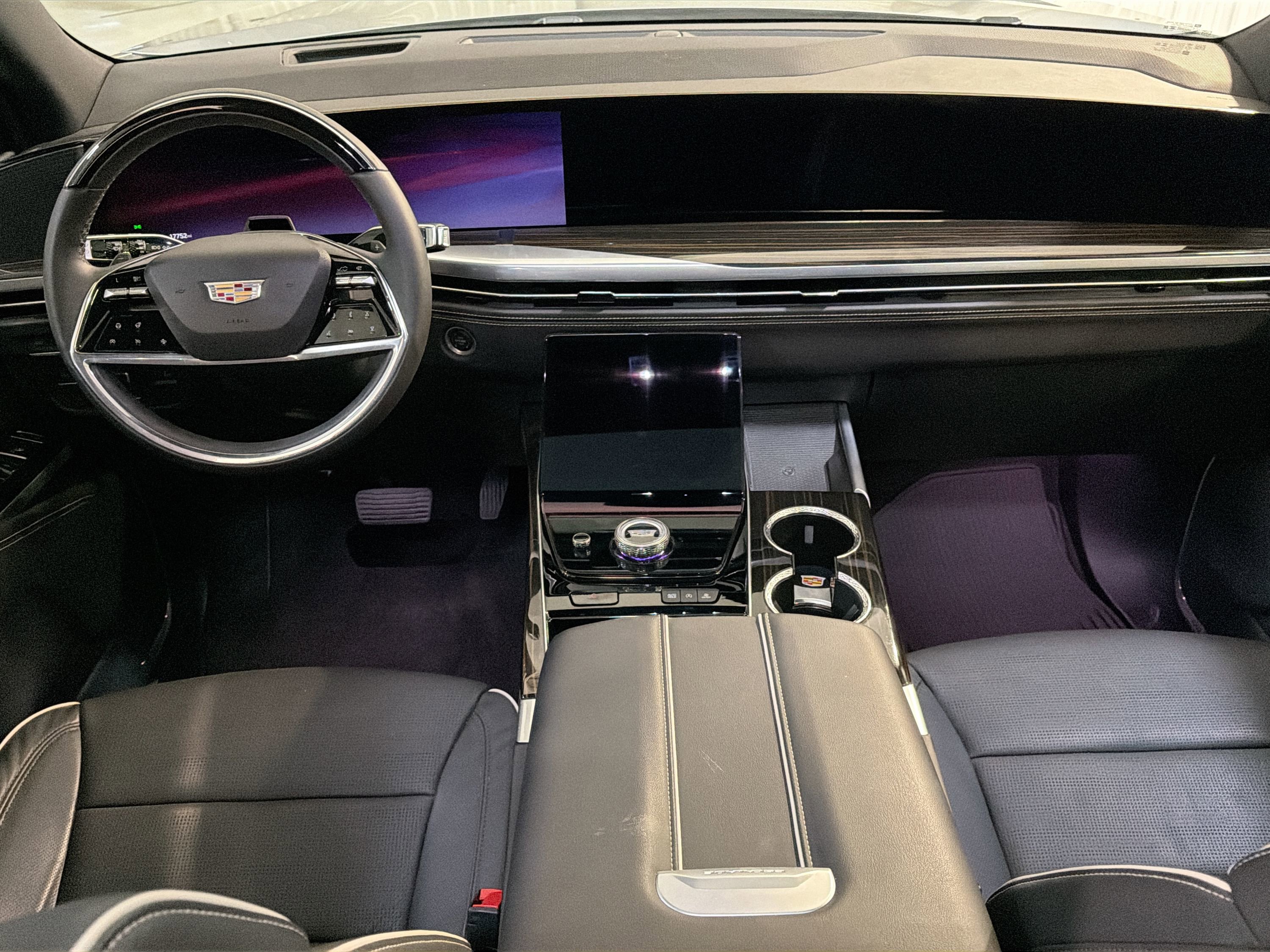 Used 2025 Cadillac Escalade Premium Luxury image 23