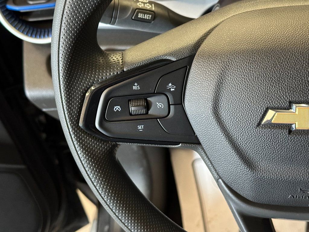 Used 2025 Chevrolet Trax LS w/ LS Convenience Package image 9