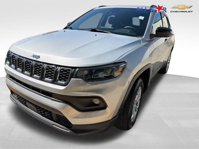 Used 2024 Jeep Compass Latitude image 1