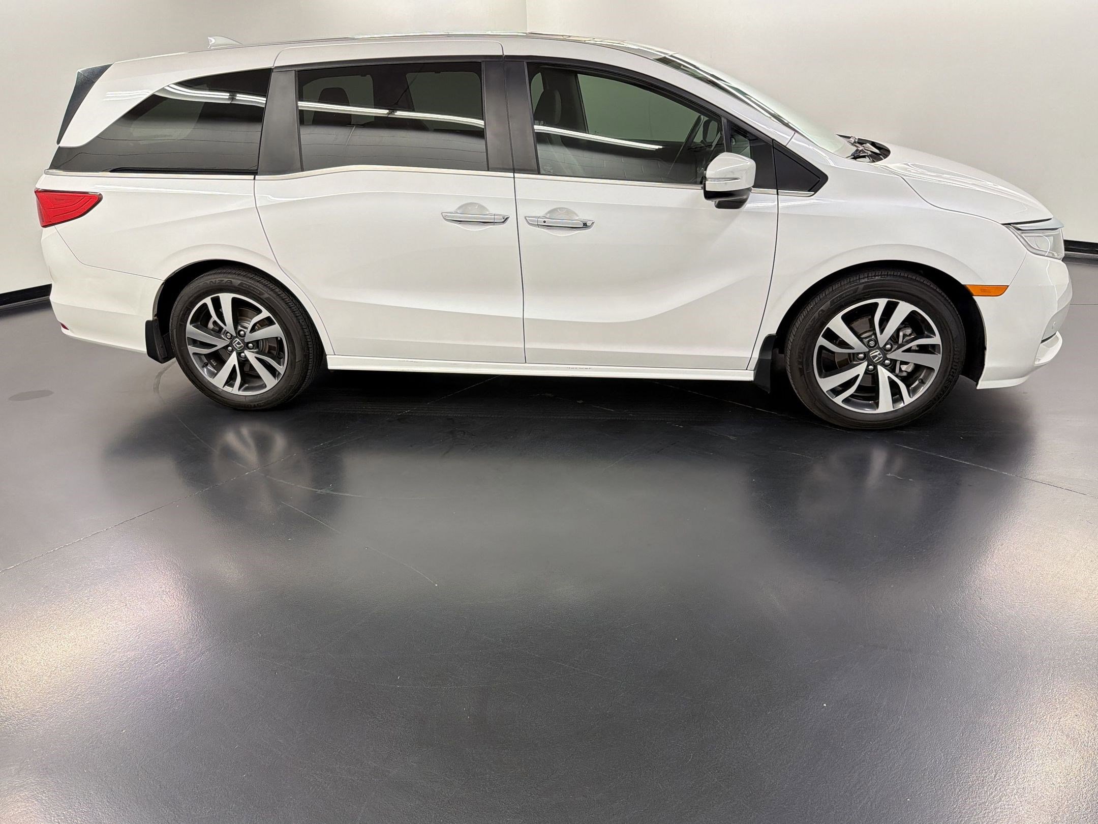 Certified 2024 Honda Odyssey Touring image 8