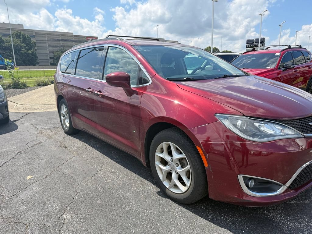 Used 2018 Chrysler Pacifica Touring Plus w/ Tire & Wheel Group FWD image 3