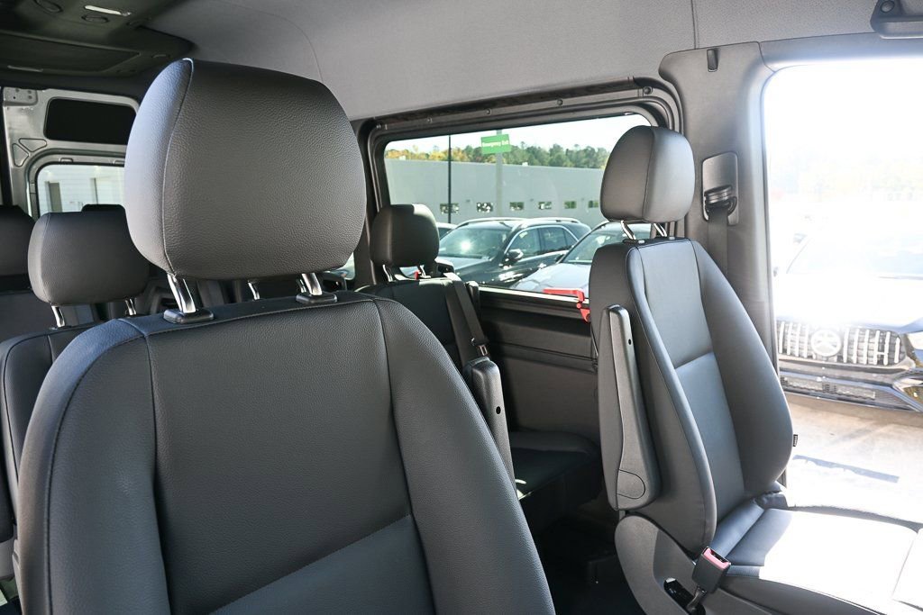 Used 2025 Mercedes-Benz Sprinter 2500 image 19
