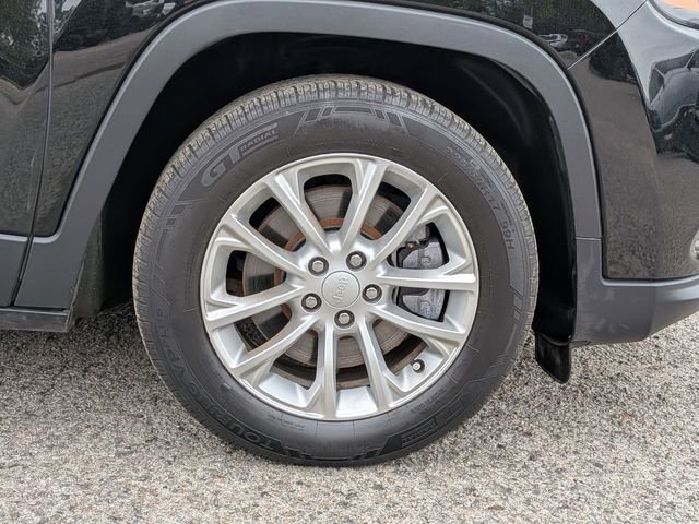 Used 2019 Jeep Cherokee Latitude w/ Popular Appearance Group image 11