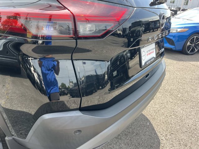 Used 2023 Nissan Rogue SV AWD/4WD image 10