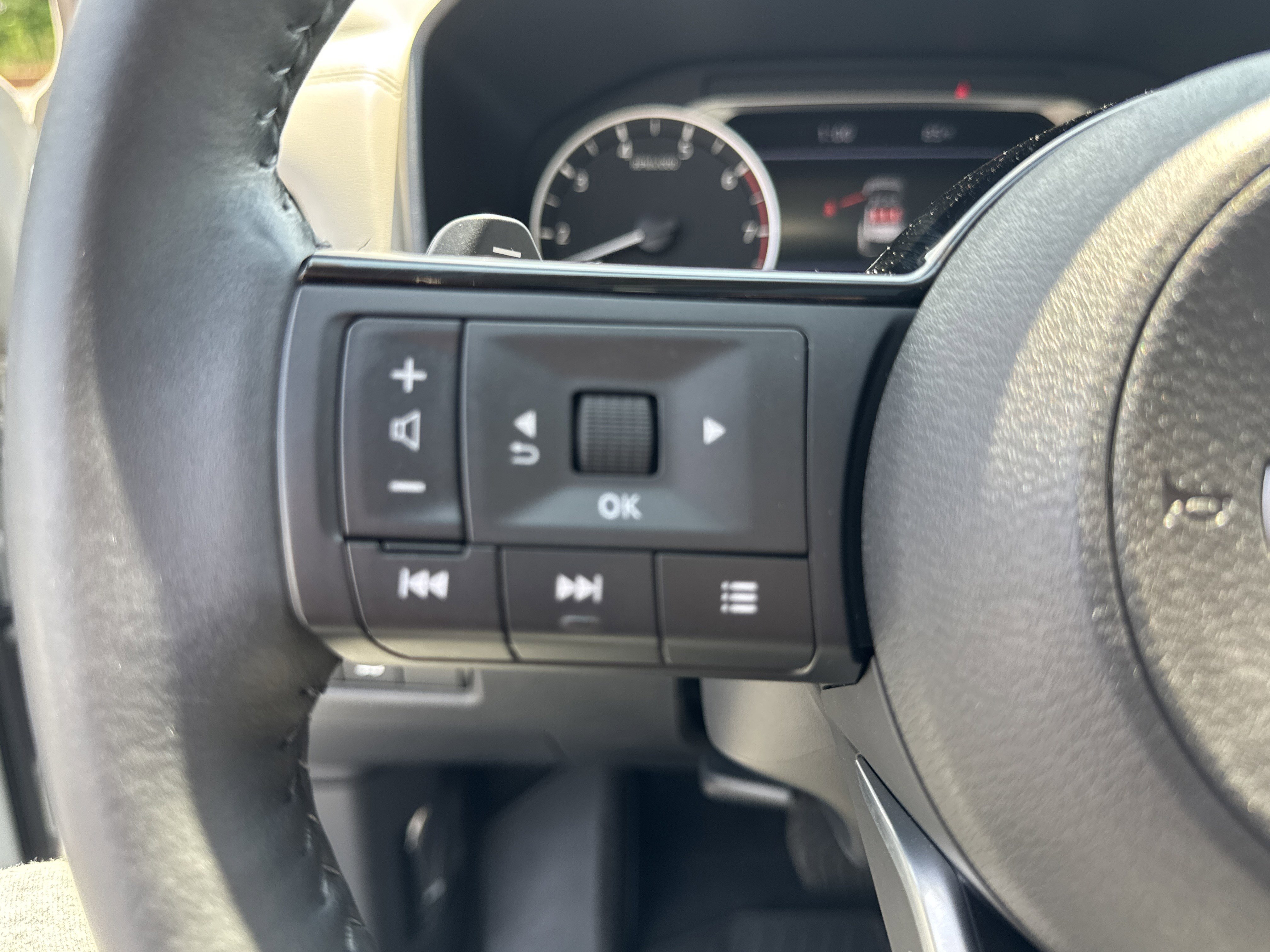 Used 2023 Nissan Rogue SL w/ SL Premium Package FWD image 34