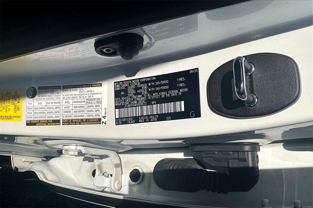 Used 2023 Lexus LX 600 4WD w/ Premium Package image 19