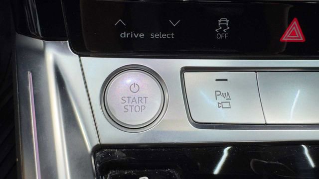 Used 2019 Audi e-tron Prestige w/ Prestige Package AWD/4WD image 27
