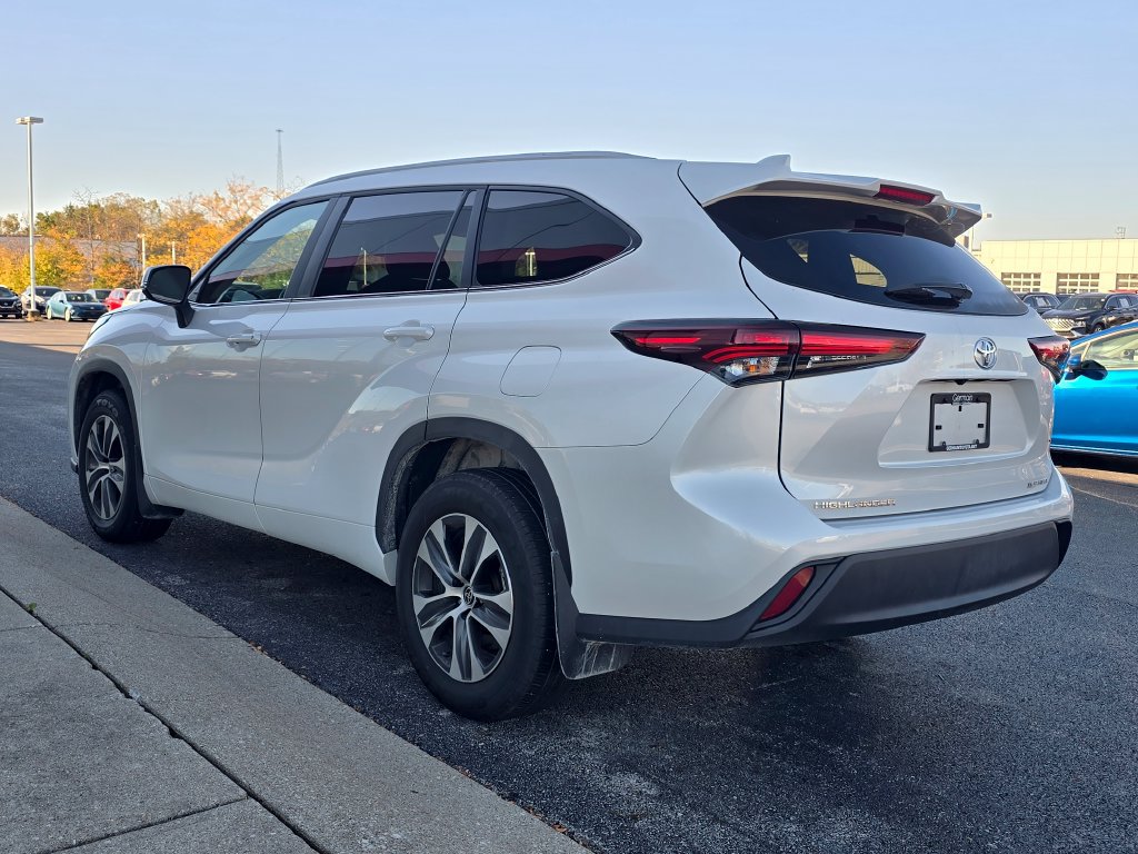 Certified 2025 Toyota Highlander XLE AWD/4WD image 5