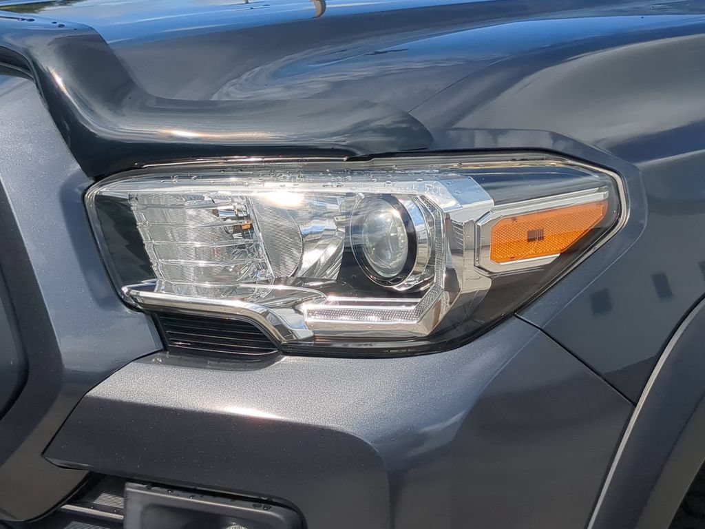 Used 2019 Toyota Tacoma TRD Off-Road AWD/4WD image 7