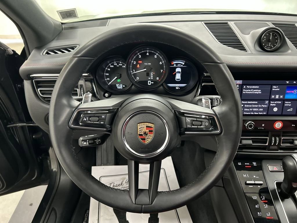 Certified 2025 Porsche Macan image 8
