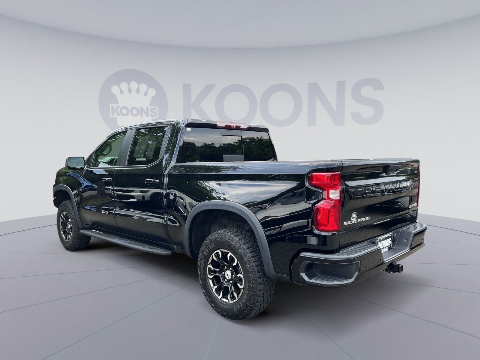 Used 2023 Chevrolet Silverado 1500 ZR2 w/ Technology Package AWD/4WD image 4