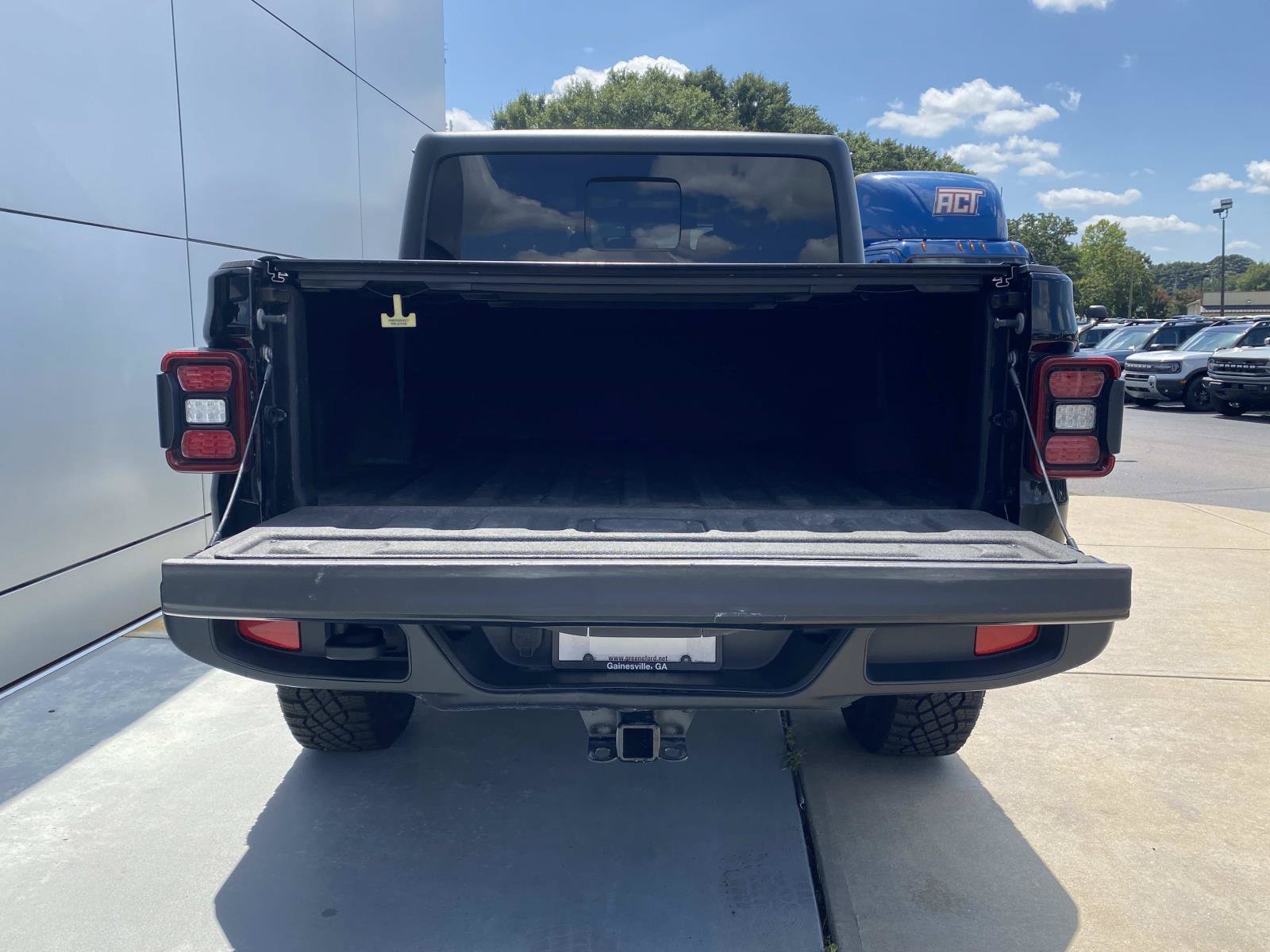 Used 2020 Jeep Gladiator Overland AWD/4WD image 7
