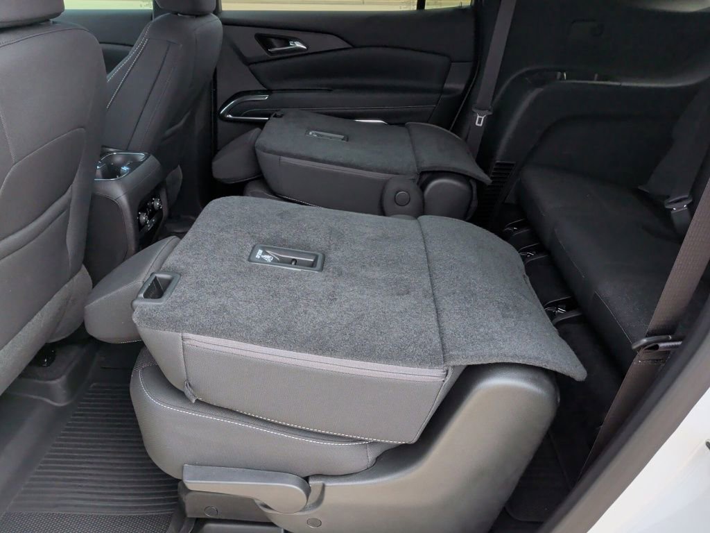 Used 2025 Chevrolet Traverse LT w/ Driver Confidence Package image 36