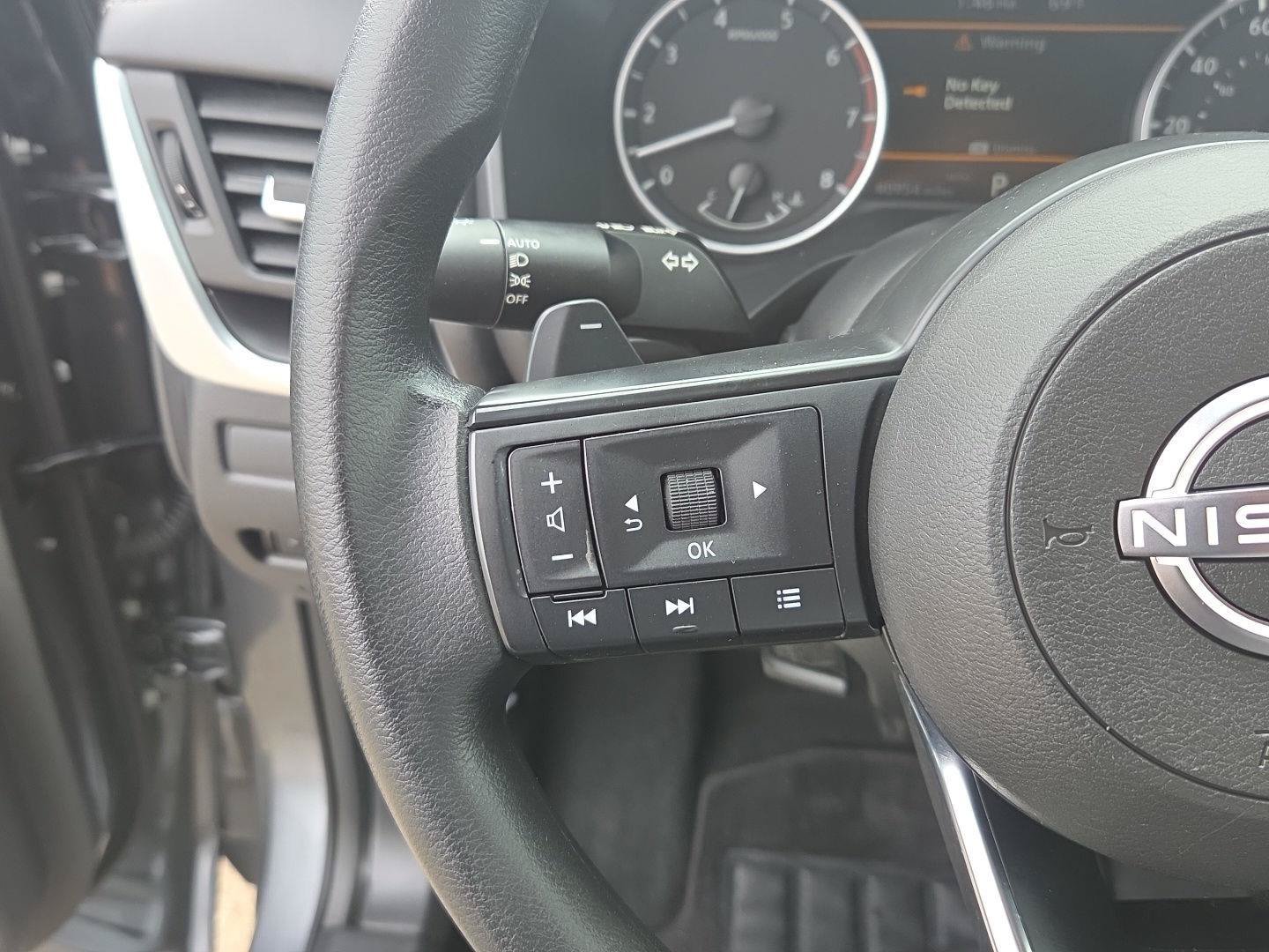 Used 2023 Nissan Rogue S AWD/4WD image 25