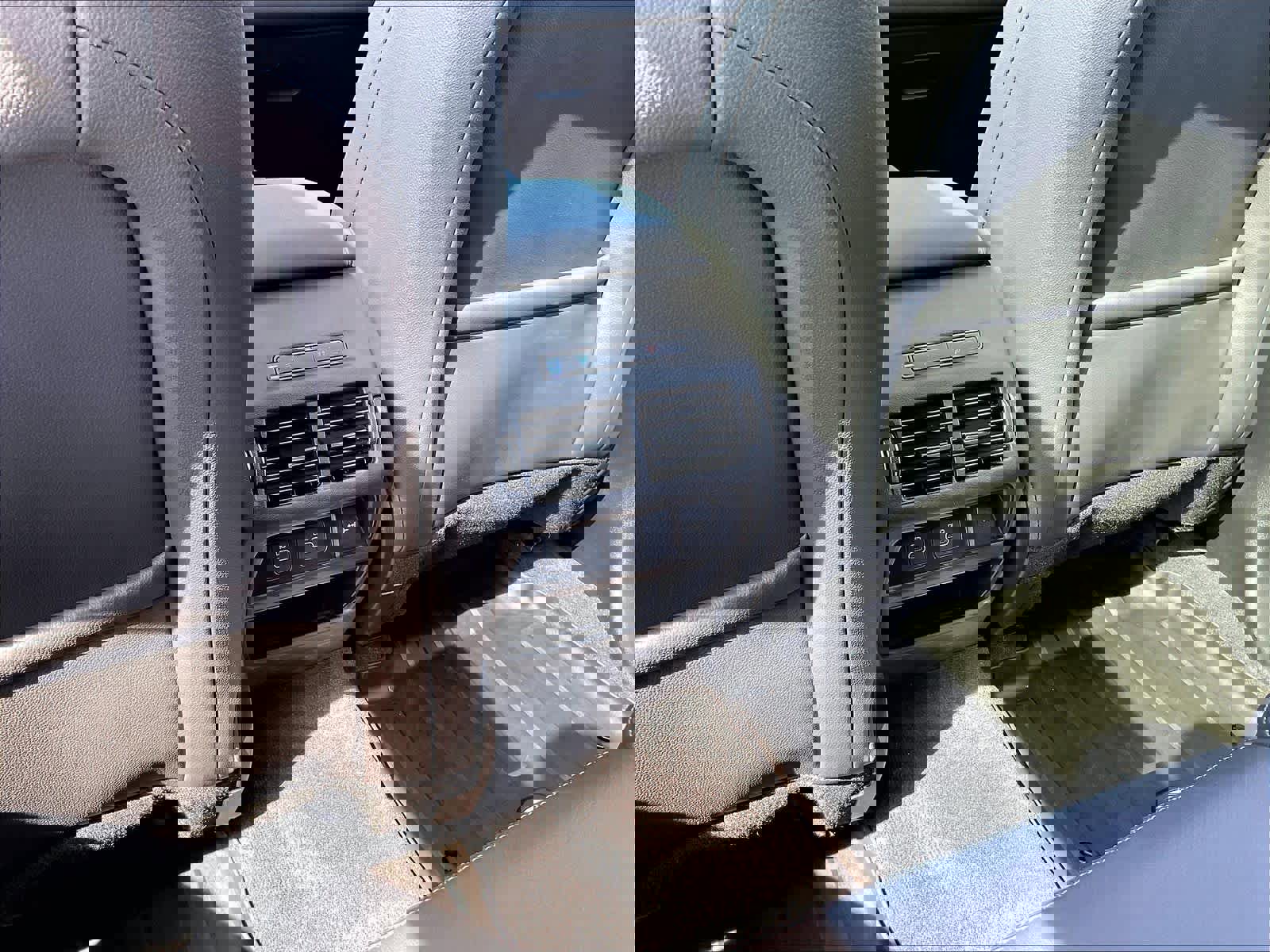 Used 2025 Land Rover Discovery Sport Dynamic SE image 36