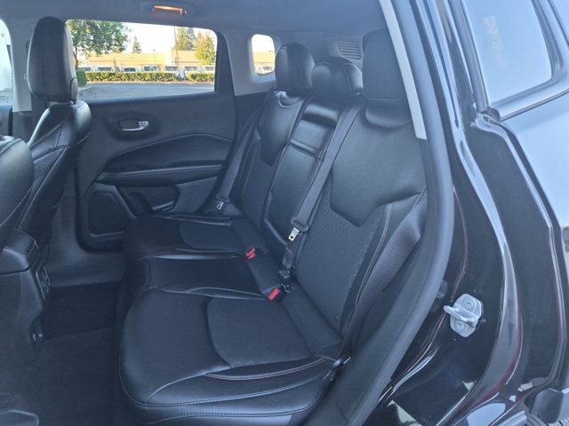 Used 2018 Jeep Compass Latitude AWD/4WD image 19