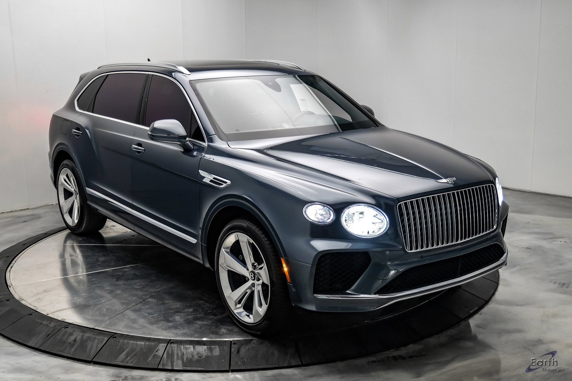 Used 2023 Bentley Bentayga Extended Wheelbase AWD/4WD image 24