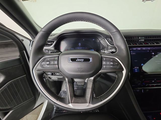 Used 2024 Jeep Grand Cherokee Limited w/ Black Appearance Package image 25