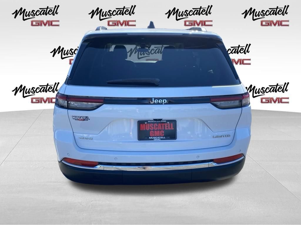 Used 2023 Jeep Grand Cherokee Limited w/ Trailer Tow Prep Group (B) AWD/4WD image 4
