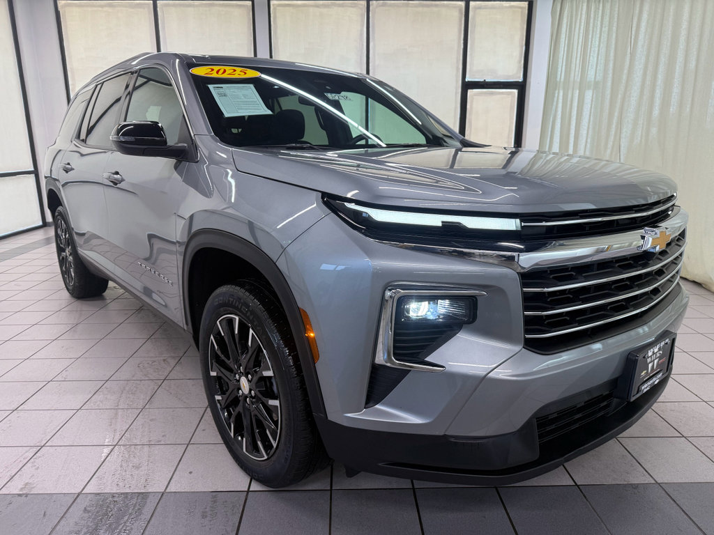 Certified 2025 Chevrolet Traverse LT w/ Sun and Wheel Package image 2