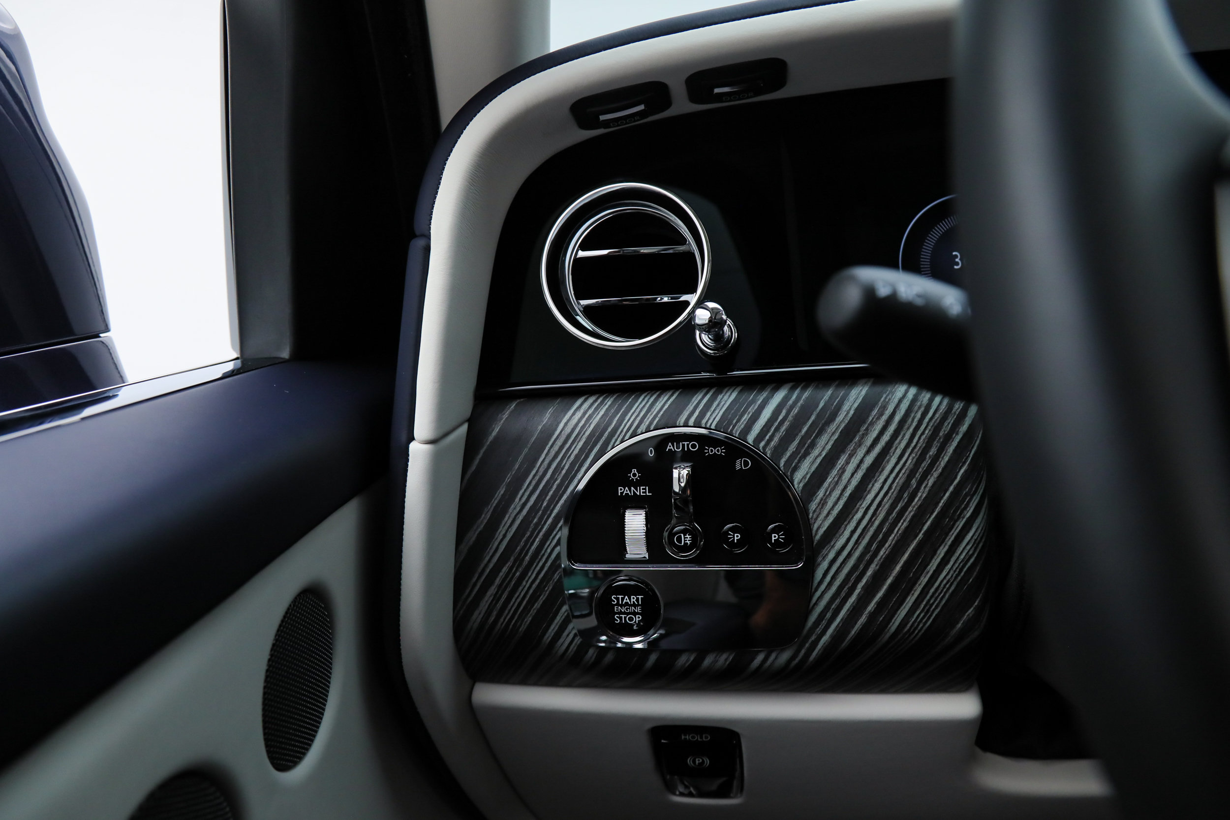 Used 2026 Rolls-Royce Cullinan AWD/4WD image 32