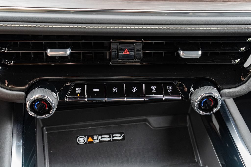 Used 2026 Chevrolet Tahoe Premier AWD/4WD image 19