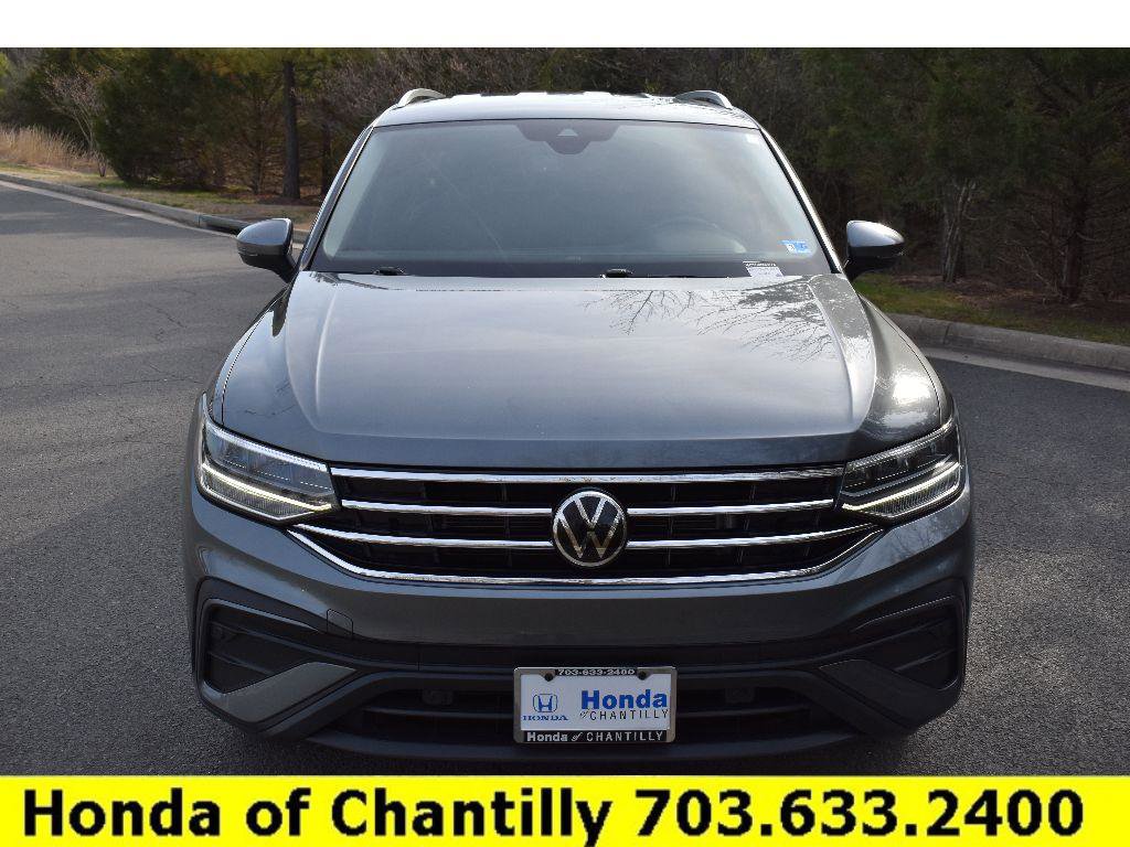Used 2023 Volkswagen Tiguan SE image 2