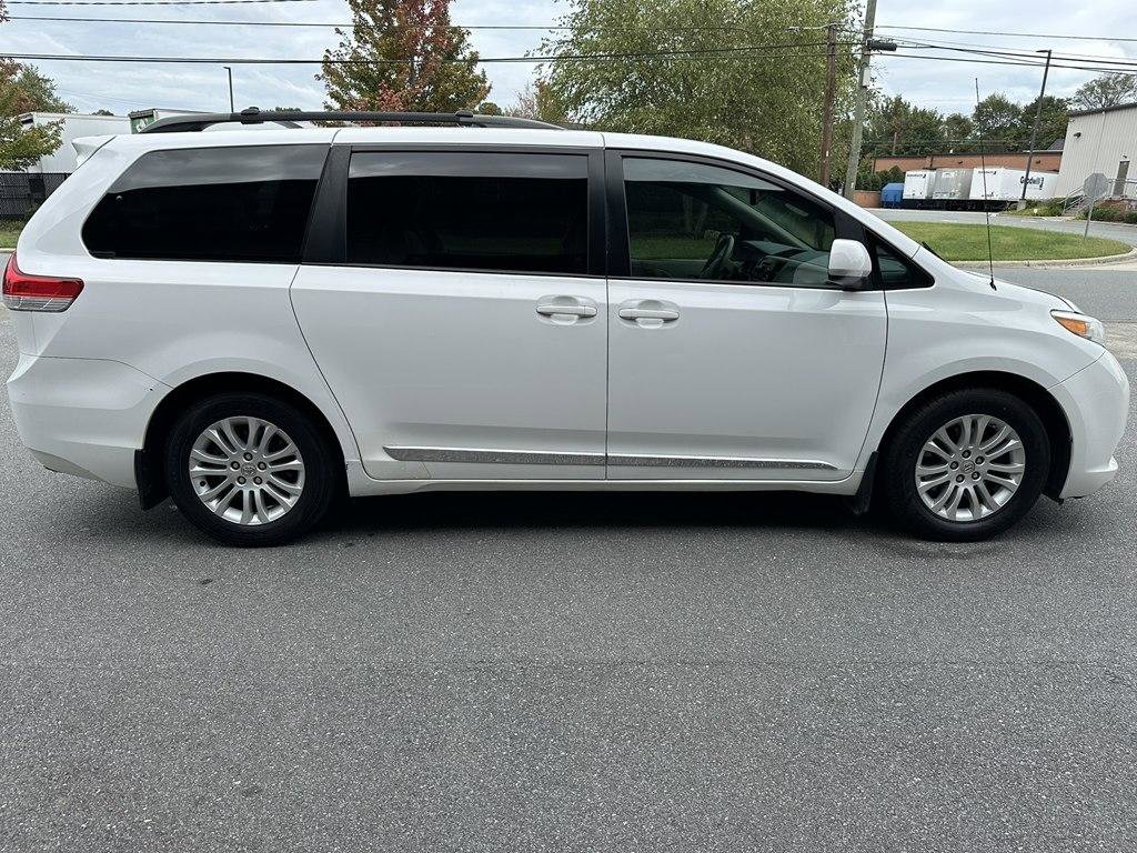 Used 2013 Toyota Sienna XLE FWD image 5