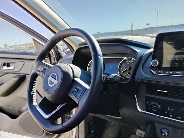 Used 2024 Nissan Rogue SV w/ SV Premium Package image 16