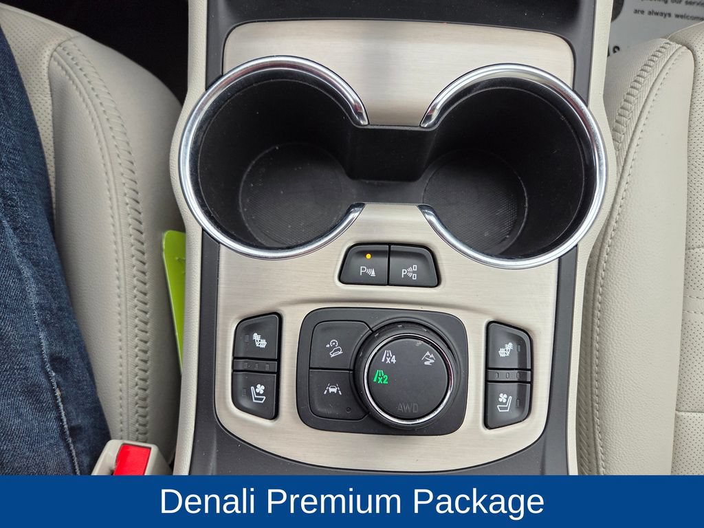 Used 2024 GMC Terrain Denali w/ Denali Premium Package AWD/4WD image 32